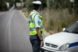 Οδήγηση χωρίς δίπλωμα: Πέντε συλλήψεις σε Λέσβο, Λήμνο, Χίο και Σάμο