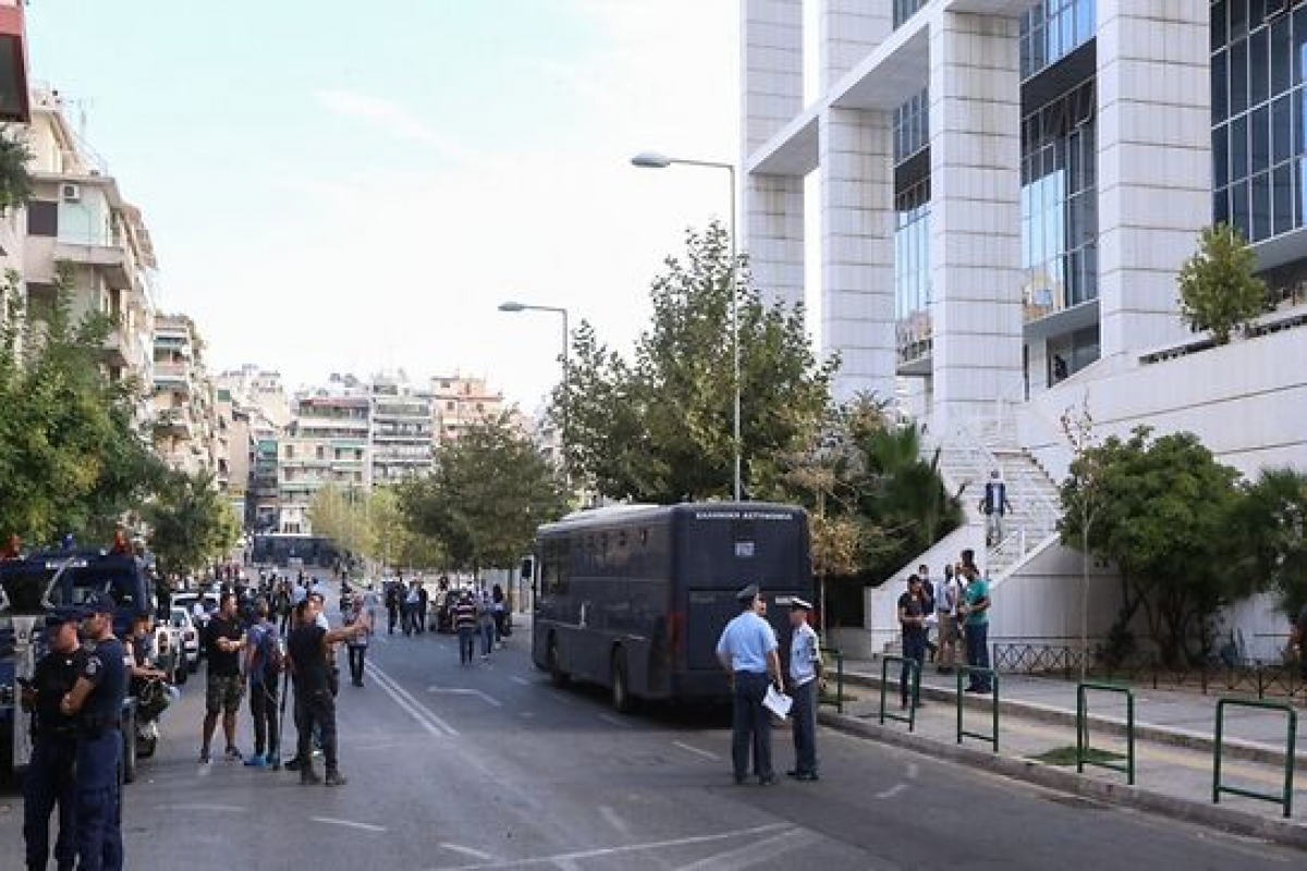 Εφετείο Αθηνών: Άγνωστος εισέβαλε με το αυτοκίνητό του στο πάρκινγκ