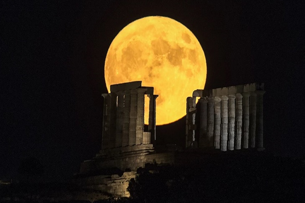 Απόψε η εντυπωσιακή αυγουστιάτικη πανσέληνος – Γιατί ονομάζεται και «φεγγάρι του Οξύρρυγχου»