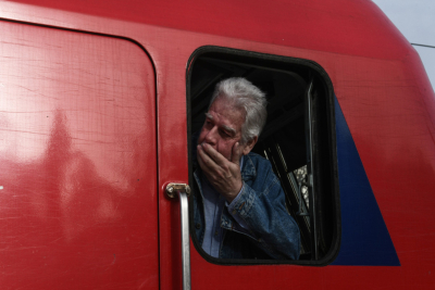 Τρένα: Συγκινημένος ο πρόεδρος του ΟΣΕ στο πρώτο δρομολόγιο μετά τη σύγκρουση των τρένων στα Τέμπη