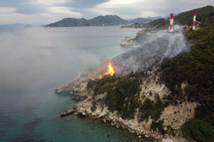 Και Φωτιά και Σεισμός στη Σάμο... (pics)