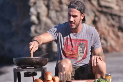 «Akis’ Food Tour»: Ο Άκης Πετρετζίκης σε νέα γαστρονομικά ταξίδια σε Λέσβο, Χίο και Ψαρά!