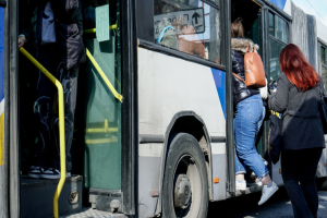 Κορωνοϊός: Τέλος οι μάσκες στα ΜΜΜ από σήμερα και επίσημα - Πού παραμένουν μαζί με τα rapid test