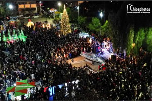 Ομοιώματα πολεμικών πλοίων, με τραγούδια, στα σοκάκια της Χίου -Το έθιμο για να πάει καλά ο χρόνος (vid)