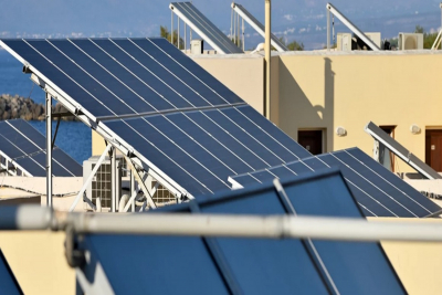 ΥΠΕΝ: Στο 60% θα φθάνει η επιδότηση για φωτοβολταϊκά στις στέγες