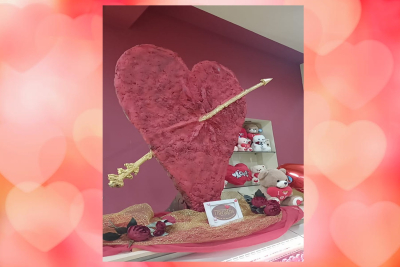 Στη Μυτιλήνη η πιο μεγάλη σοκολατένια καρδιά... 25 κιλά αγάπης! (vid)