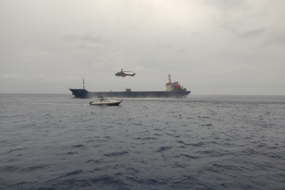Συγκλονιστικές εικόνες από τη σύγκρουση φορτηγών πλοίων ανοιχτά της Χίου