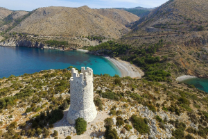 Χίος: Τι να δεις και τι να κάνεις στο νησί που μοιάζει με έναν τεράστιο βοτανικό κήπο