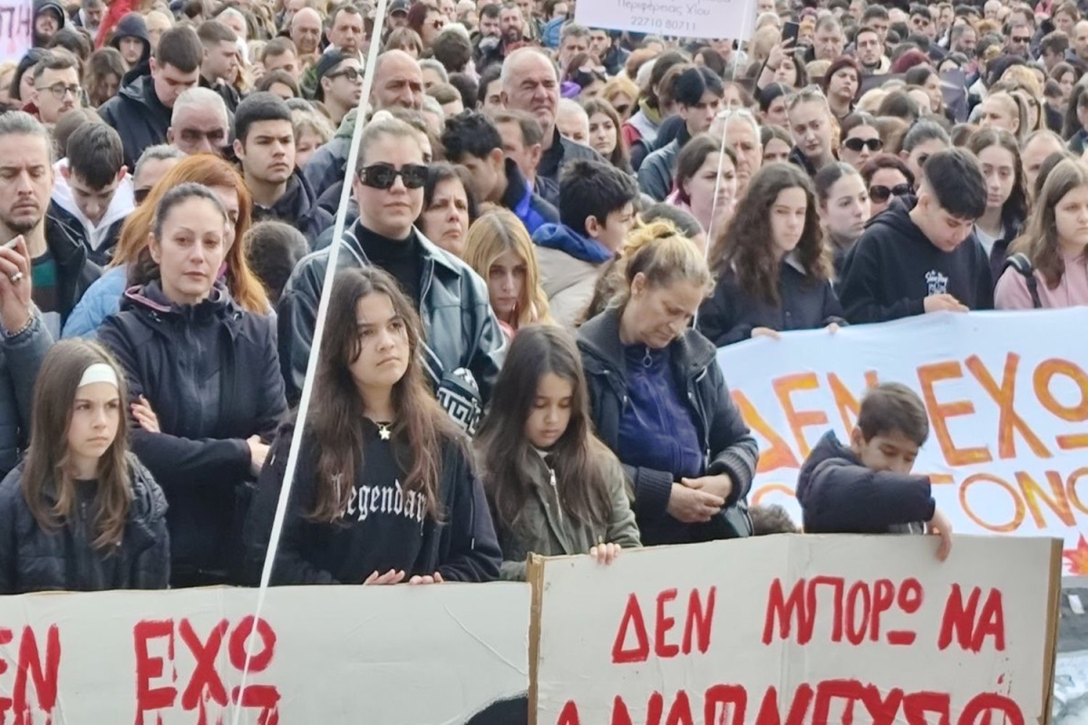 Χιλιάδες οι διαδηλωτές στη Χίο για την επέτειο των Τεμπών