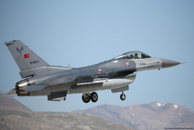 Τούρκος πιλότος κόντεψε να συντριβεί σε αερομαχία με ελληνικά F-16 – Τον άφησαν να φύγει την ώρα που ξέμενε από καύσιμα