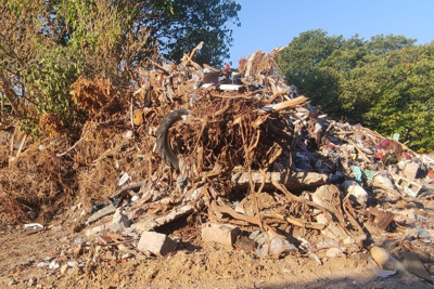 Λέσβος: Πέταξε μπάζα σε αγρόκτημα και συνελήφθη – Καταγγελία τον «έκαψε»