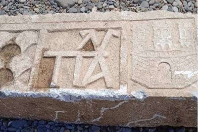 Μυτιλήνη: Ανακαλύφθηκε μαρμάρινο υπέρθυρο 3.50 μέτρων - Ανασκαφές στο Οβριόκαστρο