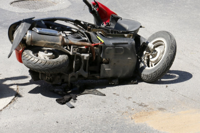 Ικαρία: Τροχαίο ατύχημα στο Καρλόβασι με τραυματισμό ανήλικου