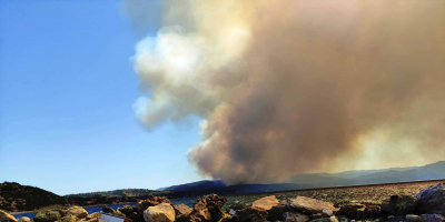 Λέσβος: Φωτιά στα Βατερά - Προληπτική εκκένωση (vid-photo)