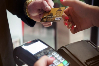 Λέσβος: Έκλεψαν πιστωτική κάρτα και… έκαναν ψώνια
