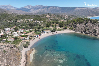 Λευκάθια - Η παραλία της βορειοδυτικής Χίου με τα κρυστάλλινα και καθάρια νερά αλλά και την άγρια φυσική ομορφιά