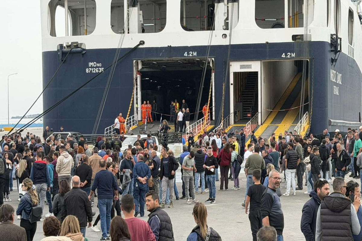«Μας αφανίζουν!» – Ξεσηκωμός στη Λέσβο για τα 50.000 θανατωμένα ζώα και τις αποζημιώσεις-ψίχουλα