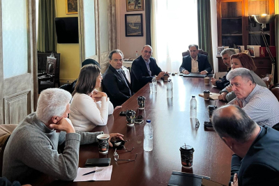 Συνάντηση δημάρχου Μυτιλήνη με αντιπροσωπεία για τη σύνδεση Σμύρνης - Λέσβου