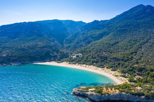 ΣΑΜΟΣ – Όχι απλώς ένα νησί. Ένα ταξίδι στην καρδιά του Αιγαίου.