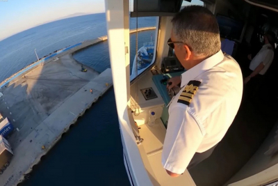 Πώς καπετάνιος «παρκάρει» πλοίο: Εντυπωσιακό βίντεο δείχνει τις κινήσεις του στο λιμάνι της Λέσβου