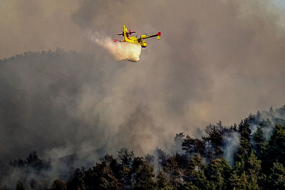Φωτιές: Έπεσε Canadair σε ρεματιά στη διάρκεια πυρόσβεσης στην Κάρυστο