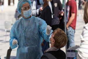 Στα νησιά με τα περισσότερα κρούσματα η Χίος και η Μυτιλήνη