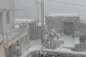 Σε λευκό κλοιό η Βόρεια Χίος (pics)