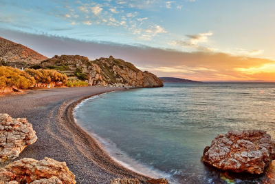 Για κολύμπι στα απόκοσμα Μαύρα Βόλια στη Χίο