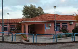 Σε κατάρρευση το Κέντρο Υγείας Άντισσας, σοκάρουν οι ελλείψεις