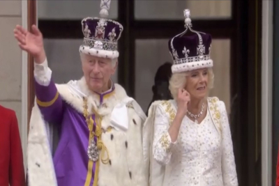 Βασιλιάς Κάρολος: Ο χαιρετισμός του στο μπαλκόνι