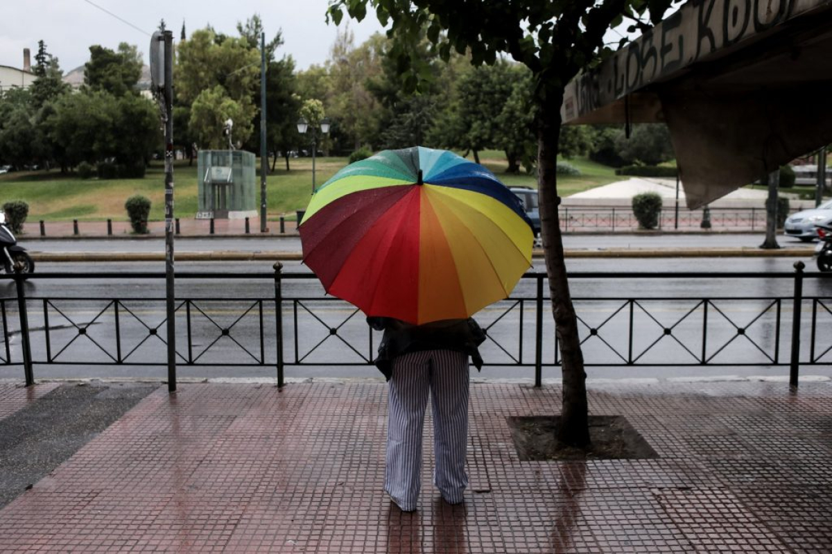 Καιρός: «Προχωρημένο φθινόπωρο θα θυμίζει ο καιρός από την Πέμπτη» – Τριήμερο με καταιγίδες