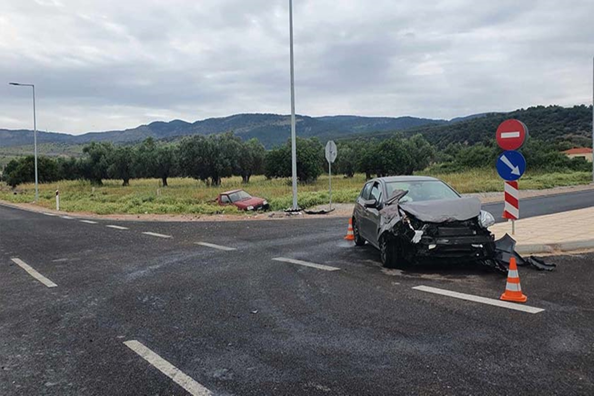 Σφοδρή σύγκρουση 2 Ι.Χ στον κόμβο της Αγίας Τριάδος Καλλονής