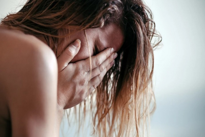 Τουρίστρια από την Ιρλανδία κατήγγειλε πως τη βίασαν στη Ρόδο – Ξύπνησε σε παραλία χωρίς το εσώρουχό της