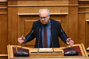 Εκτός Κοινοβουλευτικής Ομάδας του ΠΑΣΟΚ ο Παρασκευαΐδης, απαντά με μήνυμα στους νησιώτες