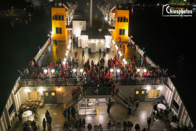 Εκατοντάδες Πρόσκοποι από όλη την Ελλάδα ξεσήκωσαν με τα τραγούδια τους το λιμάνι της Χίου (vid-pics)