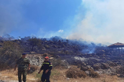 Λέσβος: Φωτιά στην περιοχή Πετσοφά, στην Καλλονή.