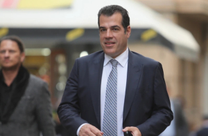 Θ. Πλεύρης από δομή της ΒΙΑΛ στη Χίο: Στη λογική της αποσυμφόρησης οι αποφάσεις που υλοποιούνται