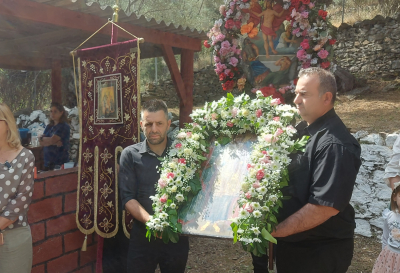 Με λαμπρότητα και κατάνυξη η εορτή των Αγίων Ακινδύνων στα Μιστεγνά