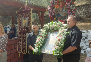 Με λαμπρότητα και κατάνυξη η εορτή των Αγίων Ακινδύνων στα Μιστεγνά