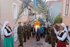 Λιτανεία και κάψιμο του Ιούδα στον  εορτασμό της Ζωοδόχου Πηγής στη Λαγκάδα Μυτιλήνης (vid)