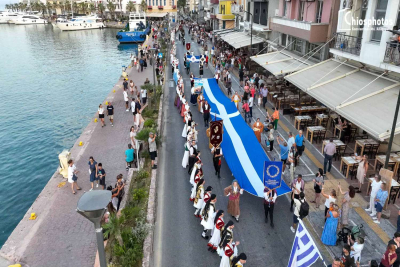 Η μεγαλύτερη χορευτική αλυσίδα του Αιγαίου στο λιμάνι της Χίου (ΒΙΝΤΕΟ &amp; ΦΩΤΟ)