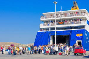 “Ακριβό σπορ” το ταξίδι με πλοίο: Πώς διαμορφώνονται οι τιμές σε Χίο και Σάμο