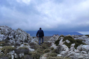 ΒΑΔΙΖΟΝΤΑΣ ΣΤΑ ΧΝΑΡΙΑ ΤΟΥ ΟΜΗΡΟΥ