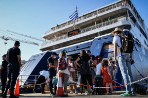 Μειώθηκαν κατά 10% οι επιβάτες σε Λέσβο - Χιο. Καμπανάκι για το μέλλον του τουρισμού;