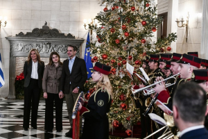 Κυριάκος Μητσοτάκης: Χριστουγεννιάτικες ευχές με... προτάσεις βιβλίων για μικρούς και μεγάλους