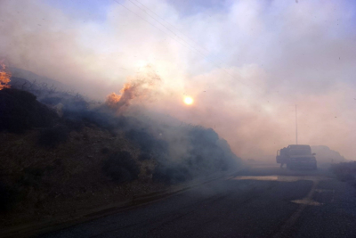 Φωτιά στους Φούρνους: Σε ύφεση το μέτωπο – Ολονύκτια μάχη με τις φλόγες (pics)