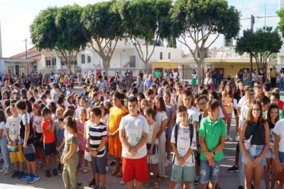 Χωρίς μάσκες και με χαμόγελα το πρώτο κουδούνι στη Χίο (pics)