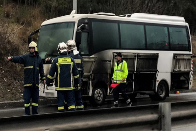 Φωτιά σε σχολικό λεωφορείο στη Θεσσαλονίκη -Απομακρύνθηκαν τα παιδιά [εικόνες, βίντεο]
