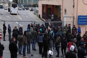 Λέσβος: «Ταμπουρωμένοι» στο λιμάνι οι κτηνοτρόφοι για τον αφθώδη πυρετό - Χωρίς οχήματα έφυγε το πλοίο