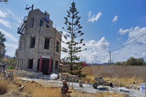 Αλεποχώρι: Πυροβόλησε ευθεία προς τα παιδιά ο 70χρονος - «Περίεργος τύπος» λένε οι γείτονες